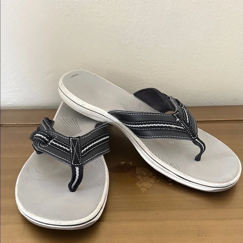 Clarks Cushion Soft Men's Black and Gray Thong Flip-Flops